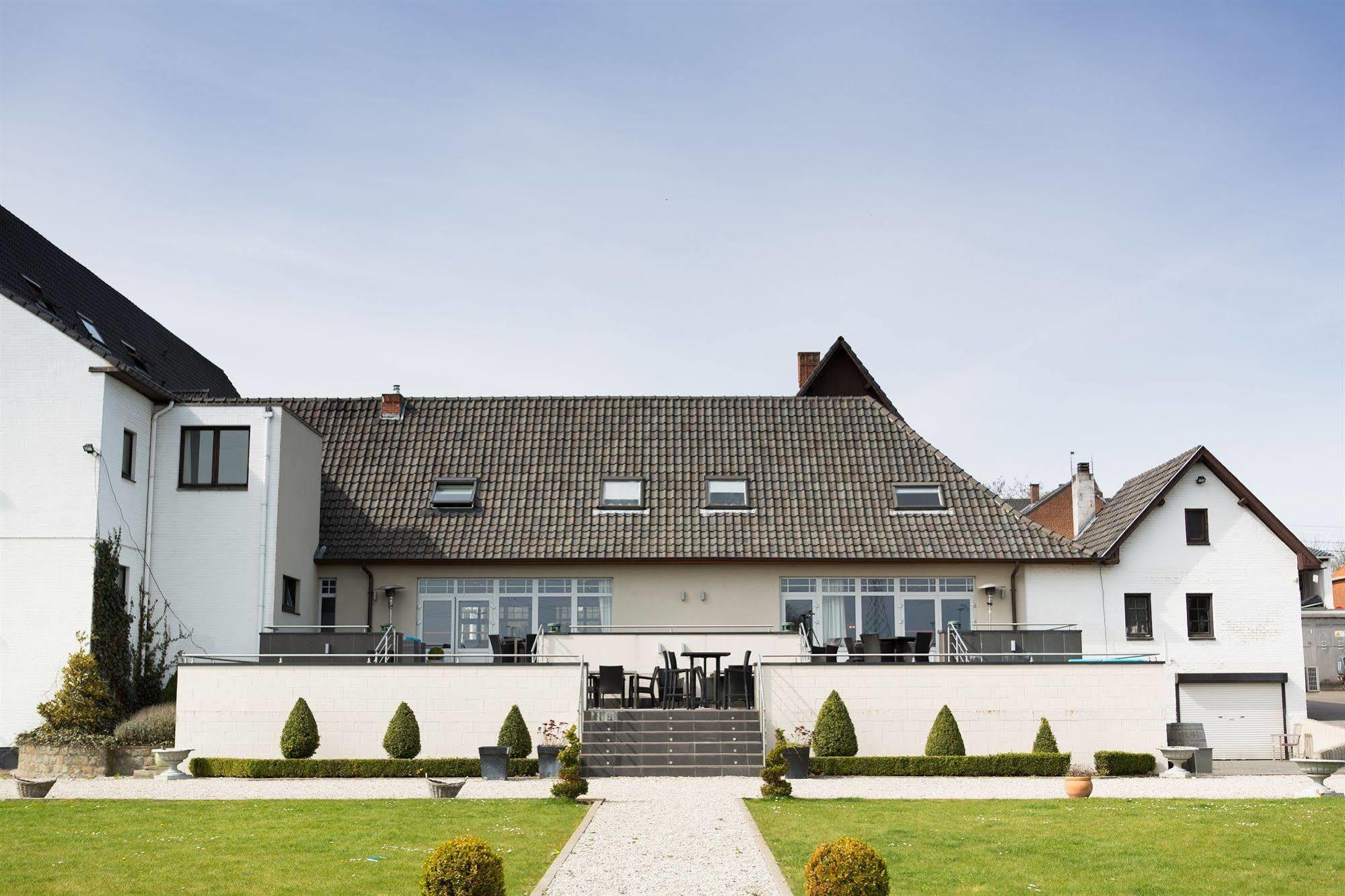Hotel Malpertuus Riemst Exteriör bild